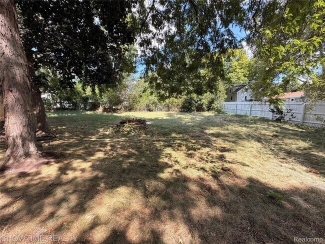 Building Photo - 3061 Culbertson Ave