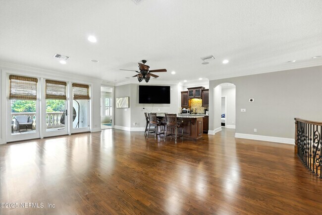 Building Photo - 2061 Crown Dr