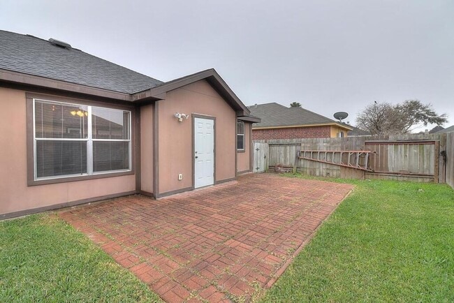 Building Photo - 7933 Elk Dr