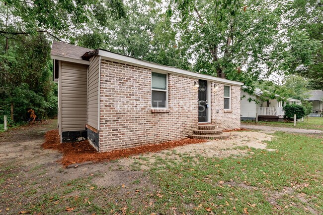 Building Photo - REDUCED! - NOW OFFERING HALF MONTH FREE OF...