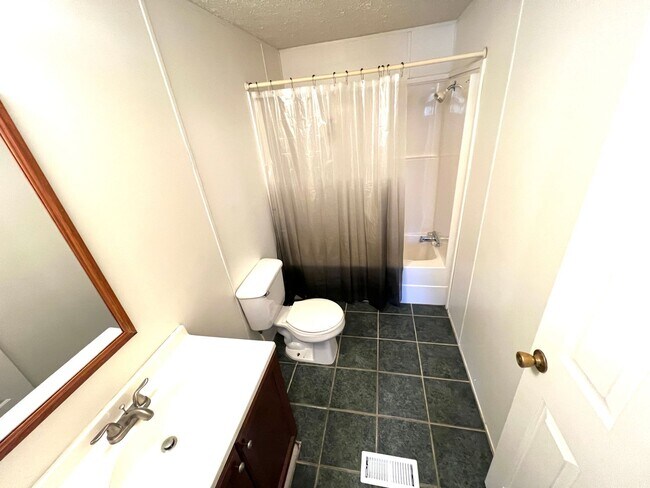 Building Photo - Location & Convenient! It Starts Here!