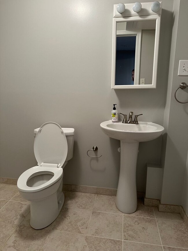 Building Photo - Charming 3 BR, 2.5 Ba house in a great location in town on a quiet cul de sac