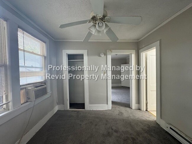 Building Photo - 2 Bed 1 Bath in Midtown!