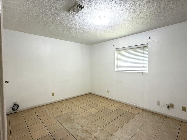 Building Photo - 8842 Barton St