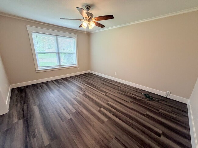 Building Photo - Spacious 3-Bedroom House in Lake Charles - Huge Backyard & Storage Shed