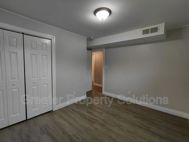 Building Photo - 7305 White Oak Ave