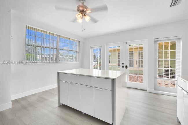 Building Photo - 2555 Nassau Ln