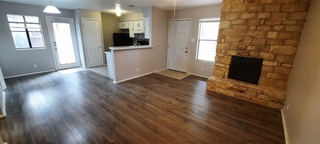 Building Photo - 823 Taulbee Ln