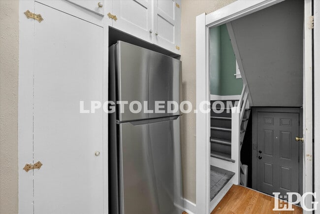 Building Photo - 4136 N Lockwood Ave