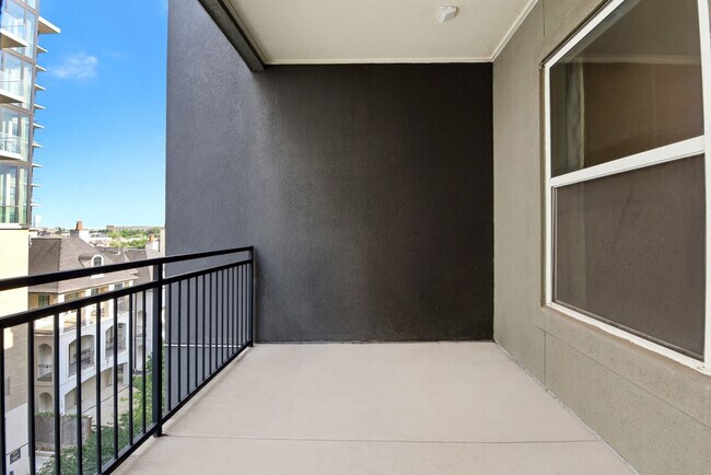 Building Photo - 1010 Rosine St