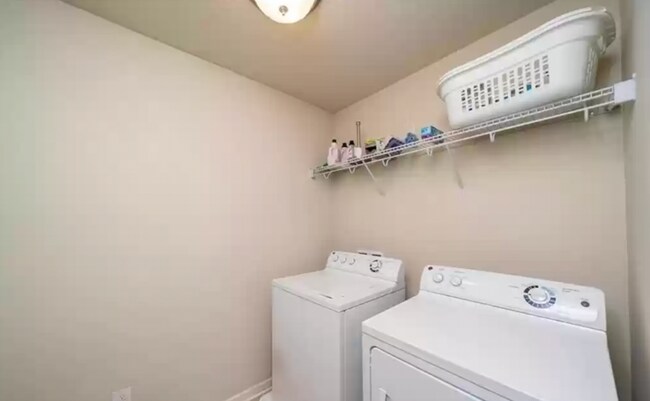 Building Photo - 9055 Coneflower Dr