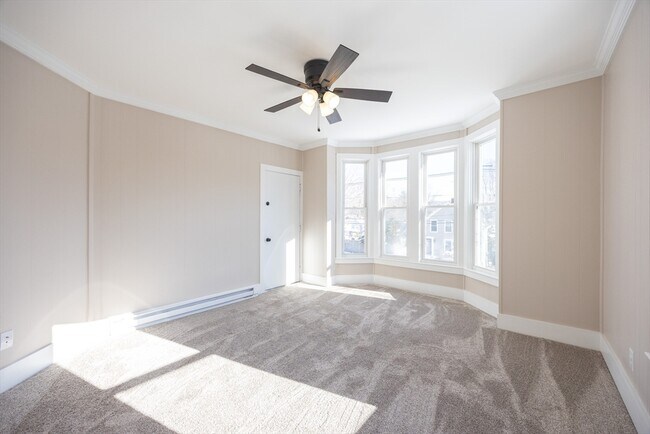 Building Photo - 584 Mt Hope St