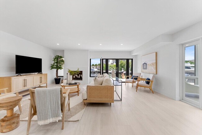 Building Photo - 1013 Bel Air Dr