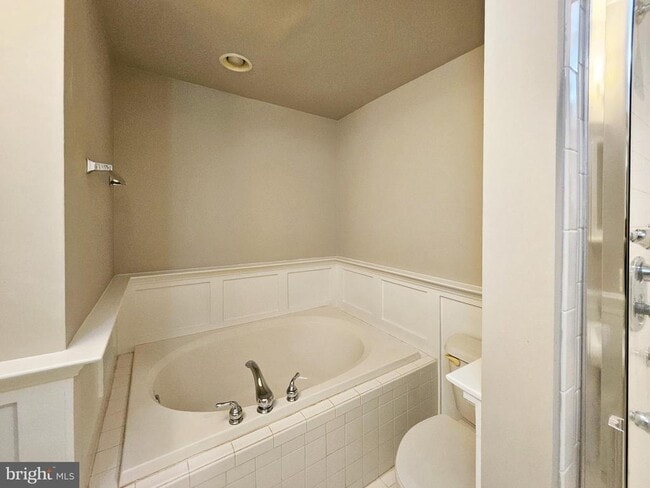 Building Photo - 12 S Regester St