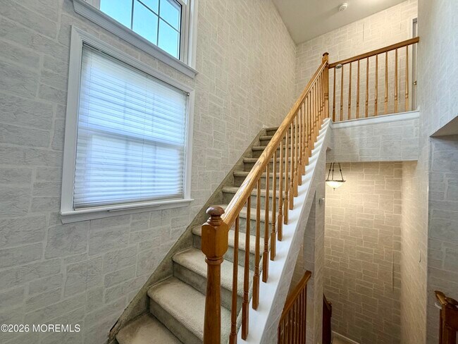 Building Photo - 743 Banyan Ct
