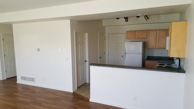 Building Photo - 400 Par Ave