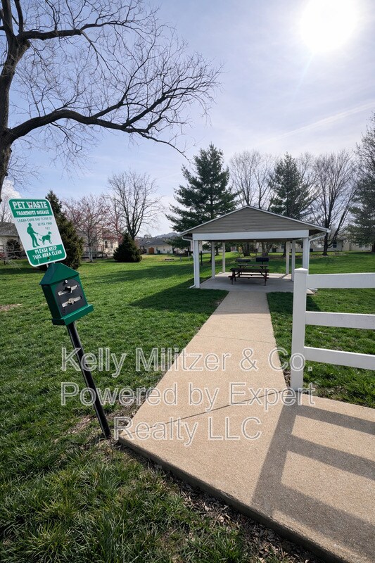 Building Photo - 406 S Church St