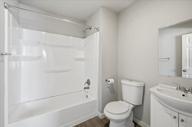 Building Photo - 2819 N Gladstone Ave