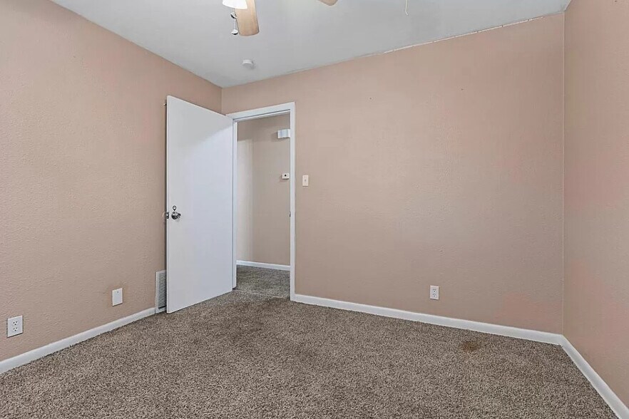 Building Photo - 5720 Wharton Dr
