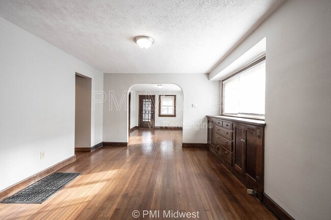 Building Photo - 4850 Hillside Ave