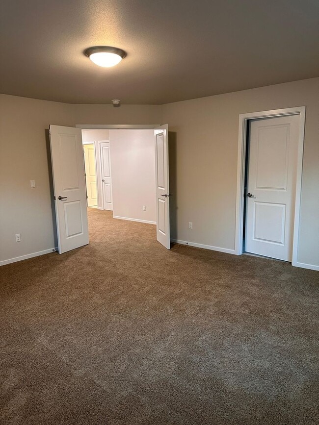 Building Photo - Beautiful Spanaway Home! Apply Today