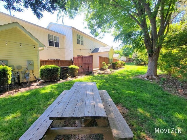 Building Photo - 2121 Piney Brook Rd