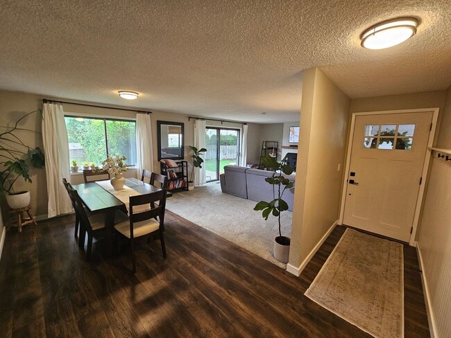 Building Photo - Beautifully Remodeled Home in the Valley