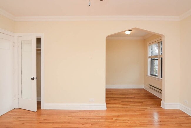 Building Photo - 4742 N Hermitage