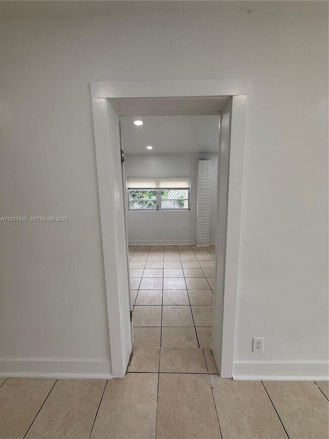 Building Photo - 1149 W 26th St