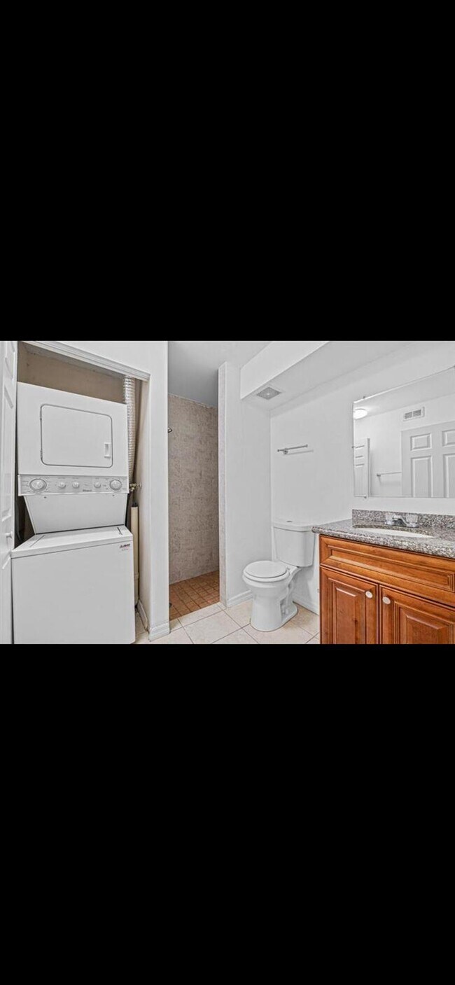 Building Photo - 9227 Green Meadows Way