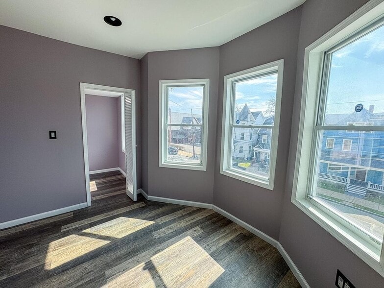 Building Photo - 354 N Main St