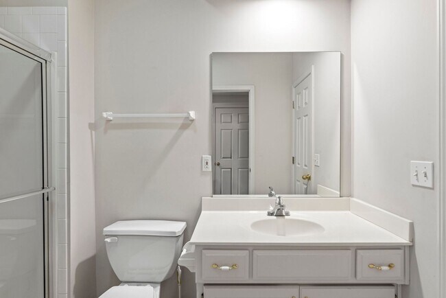 Building Photo - Four Bedroom Home Available in Overland Park