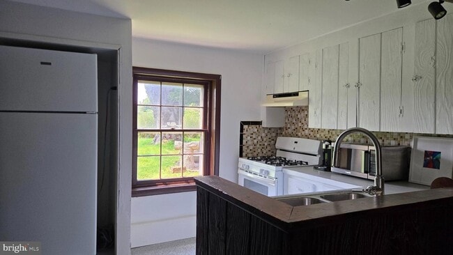 Building Photo - 253 E Dark Hollow Rd