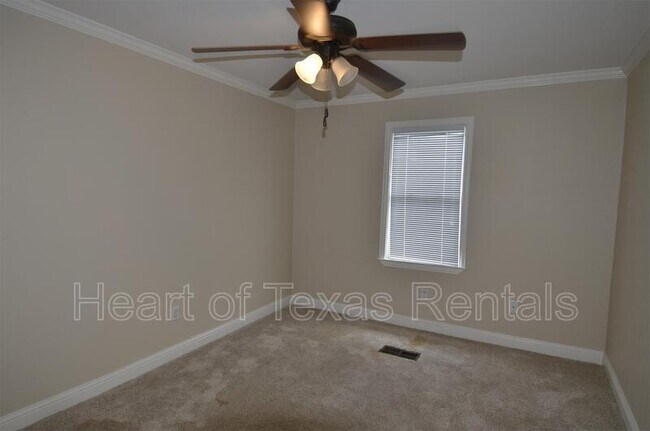 Building Photo - 2821 1/2 Columbus Avenue