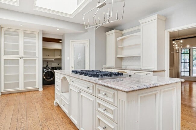 Building Photo - 216 Valparaiso Ave