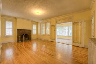 Building Photo - 296 N. Willett