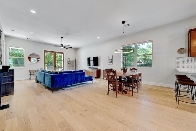 Building Photo - 4707 Craigwood Dr