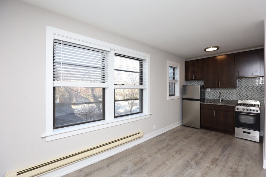 Building Photo - 4551 N Damen Ave