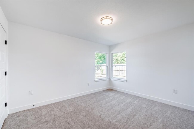 Building Photo - 8658 Sonneville Dr