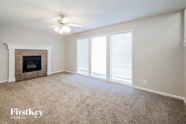 Building Photo - 812 Emerson Dr