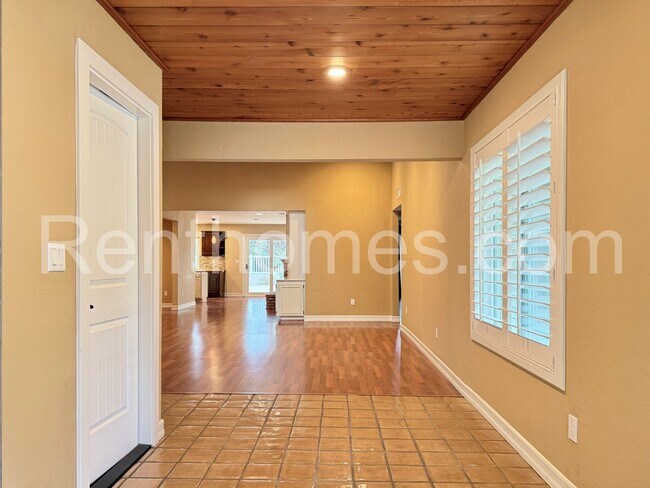 Building Photo - 11339 Red Cedar Ln