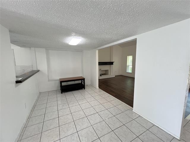 Building Photo - 2805 Meadow Park Dr