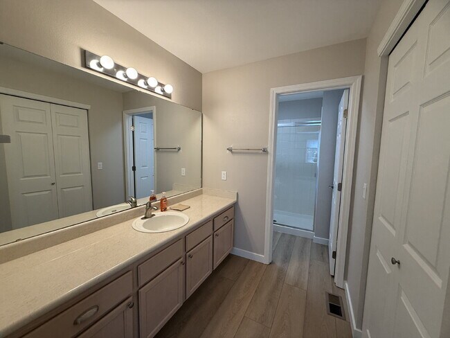 Building Photo - AMAZING Home in Quiet Community Available ...