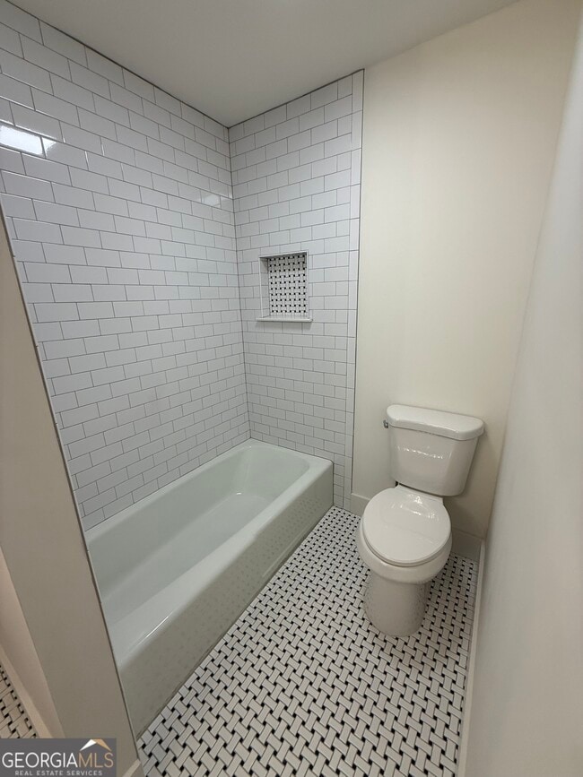 Building Photo - 185 Landor Dr