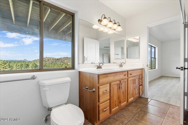 Building Photo - 1280 Majestic Vw Dr