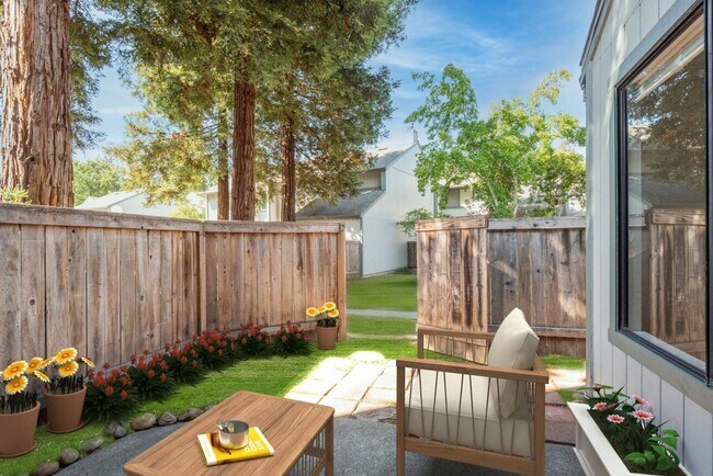 Building Photo - Westland Estates 2 Bedroom 2.5 Bathroom Condo