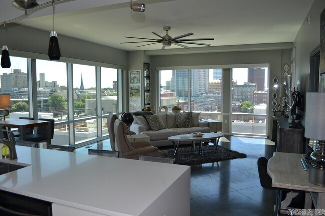 Building Photo - 315 Rock St