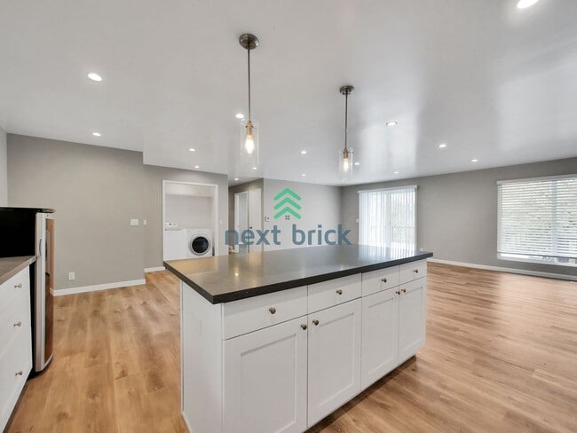 Building Photo - Beautiful 3 bed, 2 bath house for rent in ...