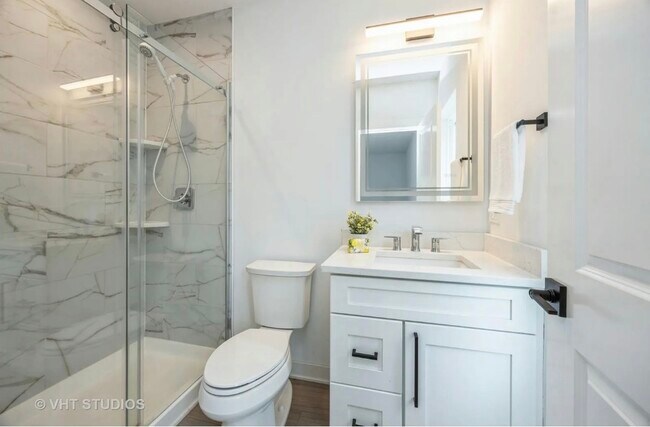 Building Photo - 823 N La Grange Rd