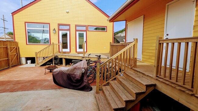 Building Photo - 1738 Allen St